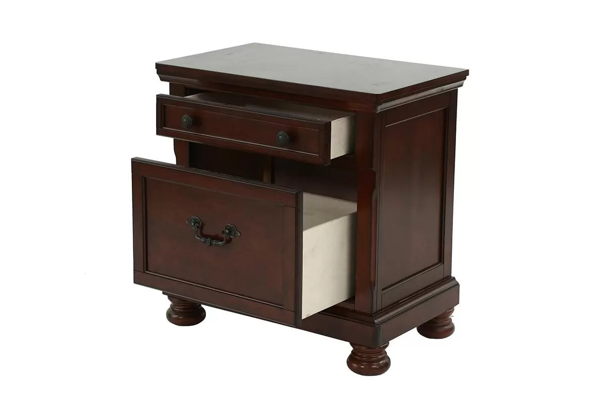 The Hennessy Eastern King 5-Piece Bedroom Set