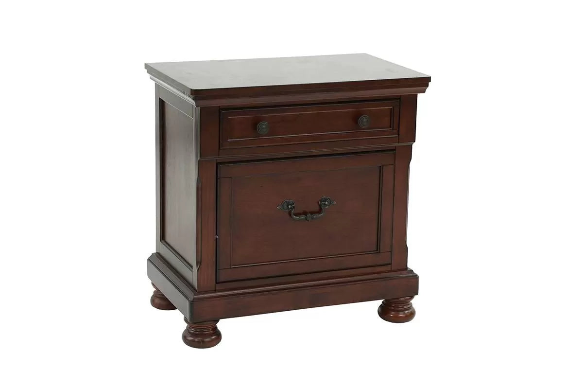 The Hennessy Eastern King 5-Piece Bedroom Set
